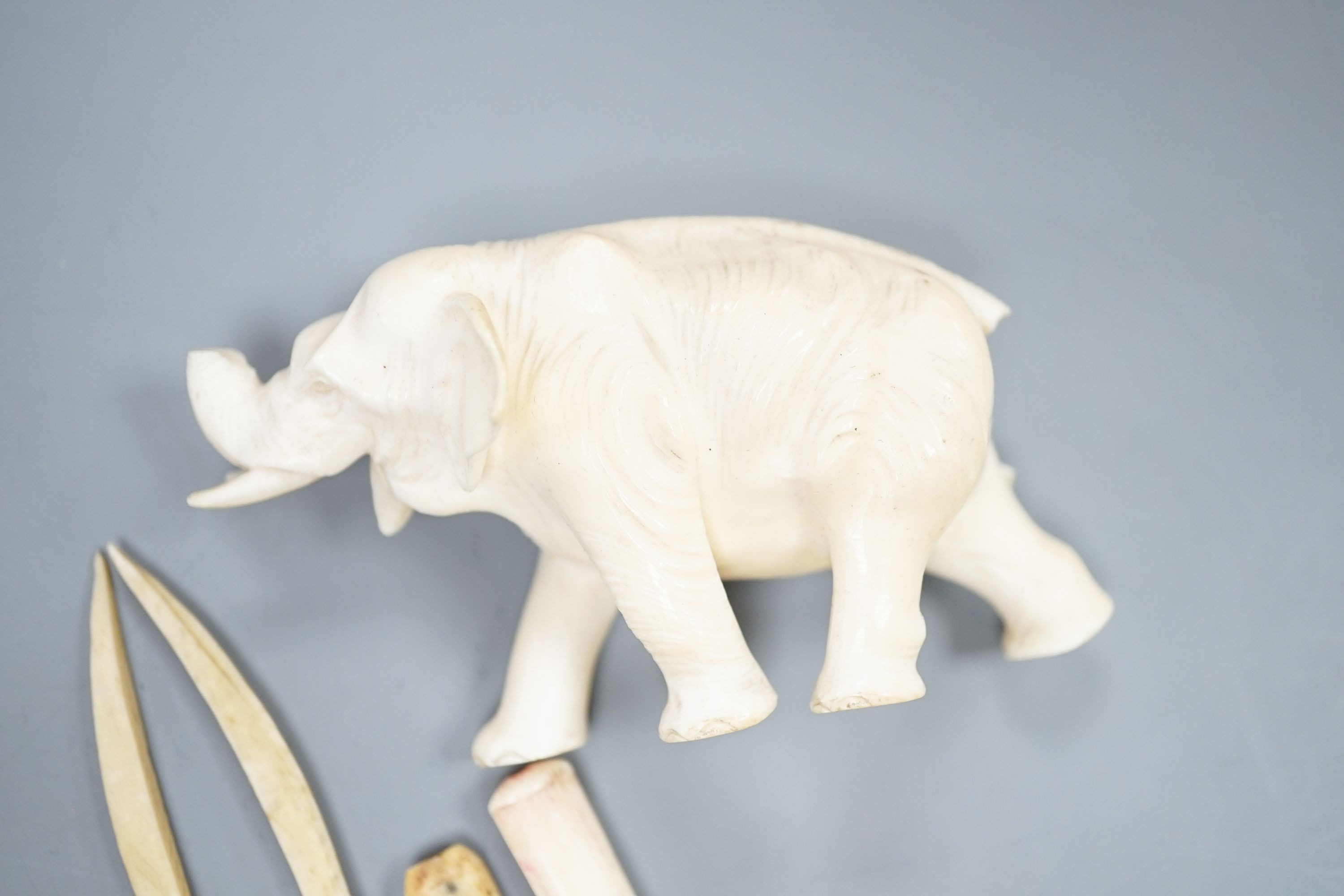 A group of mixed Ivory pieces including a concentric ball and stand, 19th/early 20th century 80-120